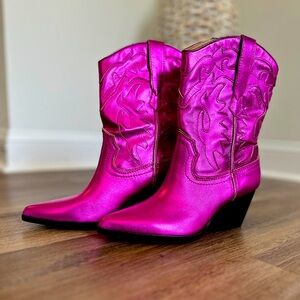 NEW Dolce Vita Landen western boot in Electric Pink 10